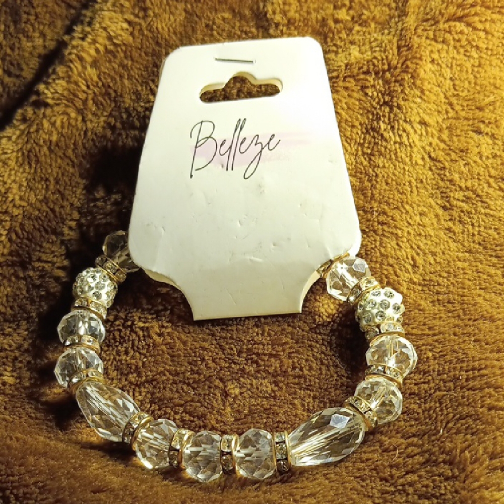 Gold Bracelet with Elegant Design and Sparkling Beads
